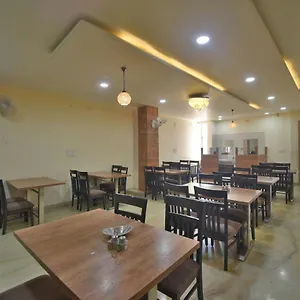3* Hotel Oyo 70502 Mithila Palace &restaurant
